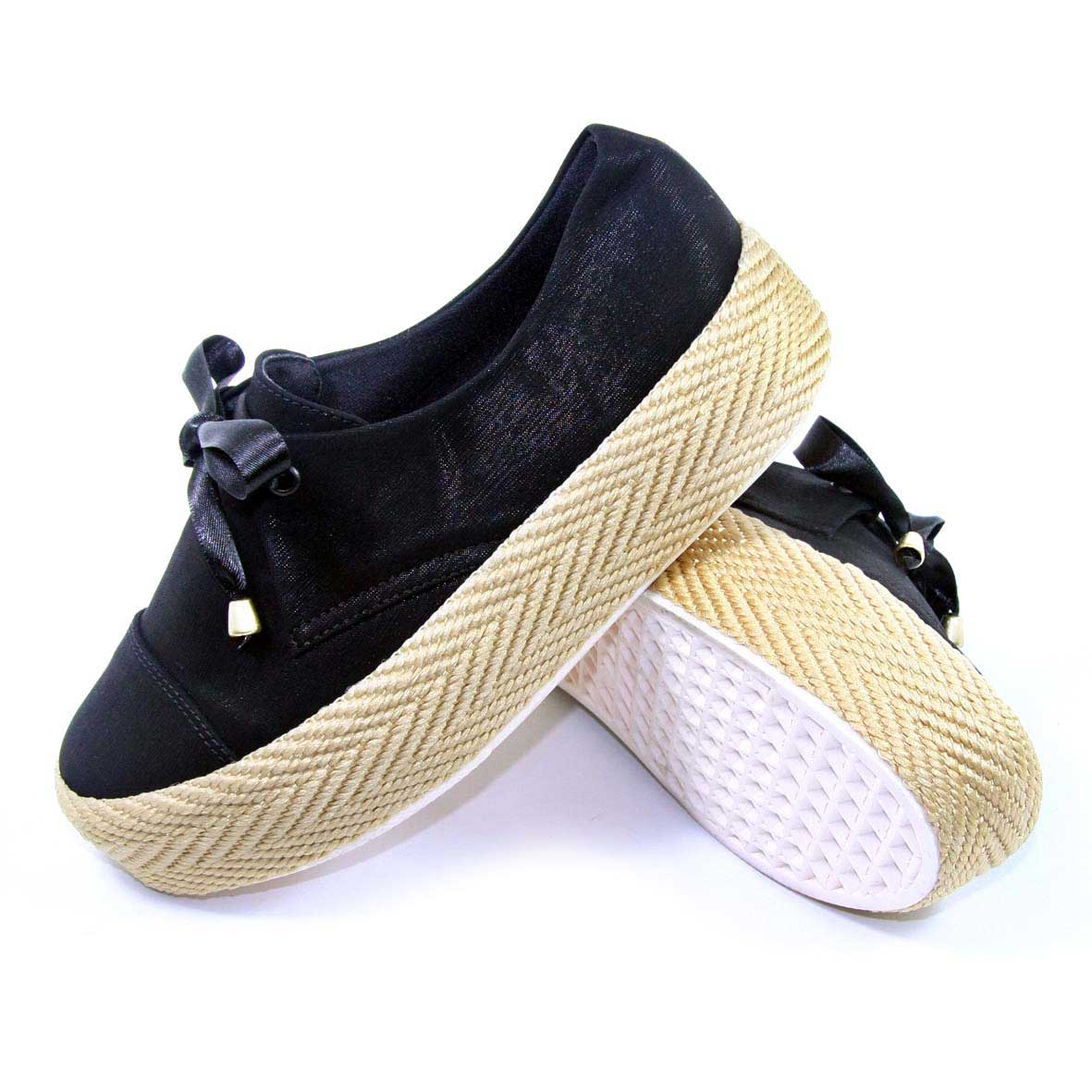 Zapatos de color negro suela de yute y cordon cinta con puntas decoradas