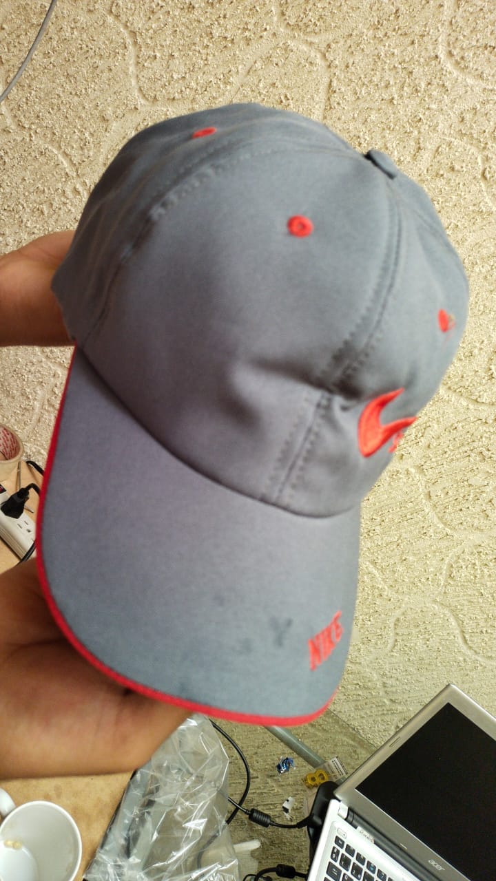 Gorra color gris